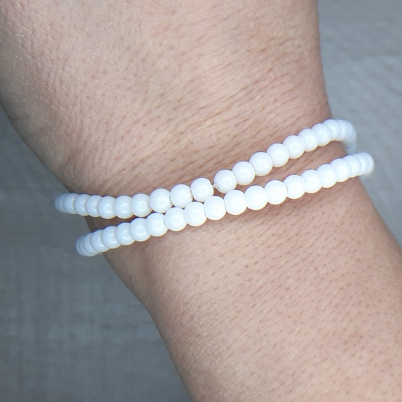 4mm White Glass 15-inch Strand #3 - Picture 3 of 4